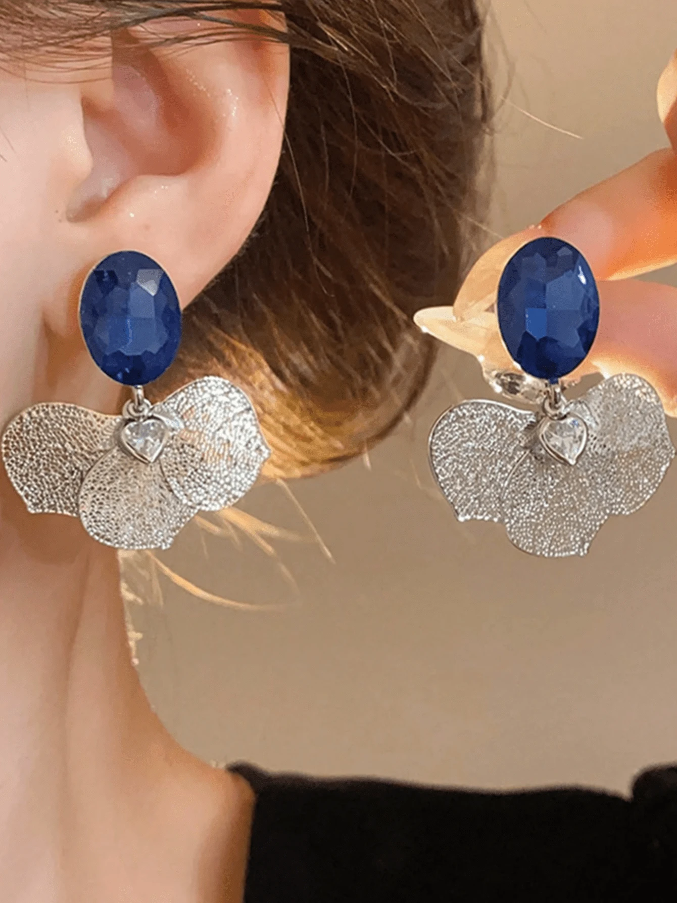 1 Pair Elegant Multi-Color Synthetic Sapphire Hollow Leaf Earrings, Suitable For Women's Daily Wear