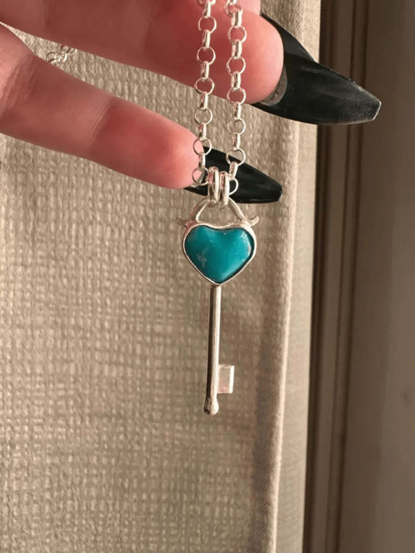 1pc Silver Color Metal Alloy Turquoise Heart Shaped Elegant Necklace, Suitable For Dating, Party, Concert And Daily Wear