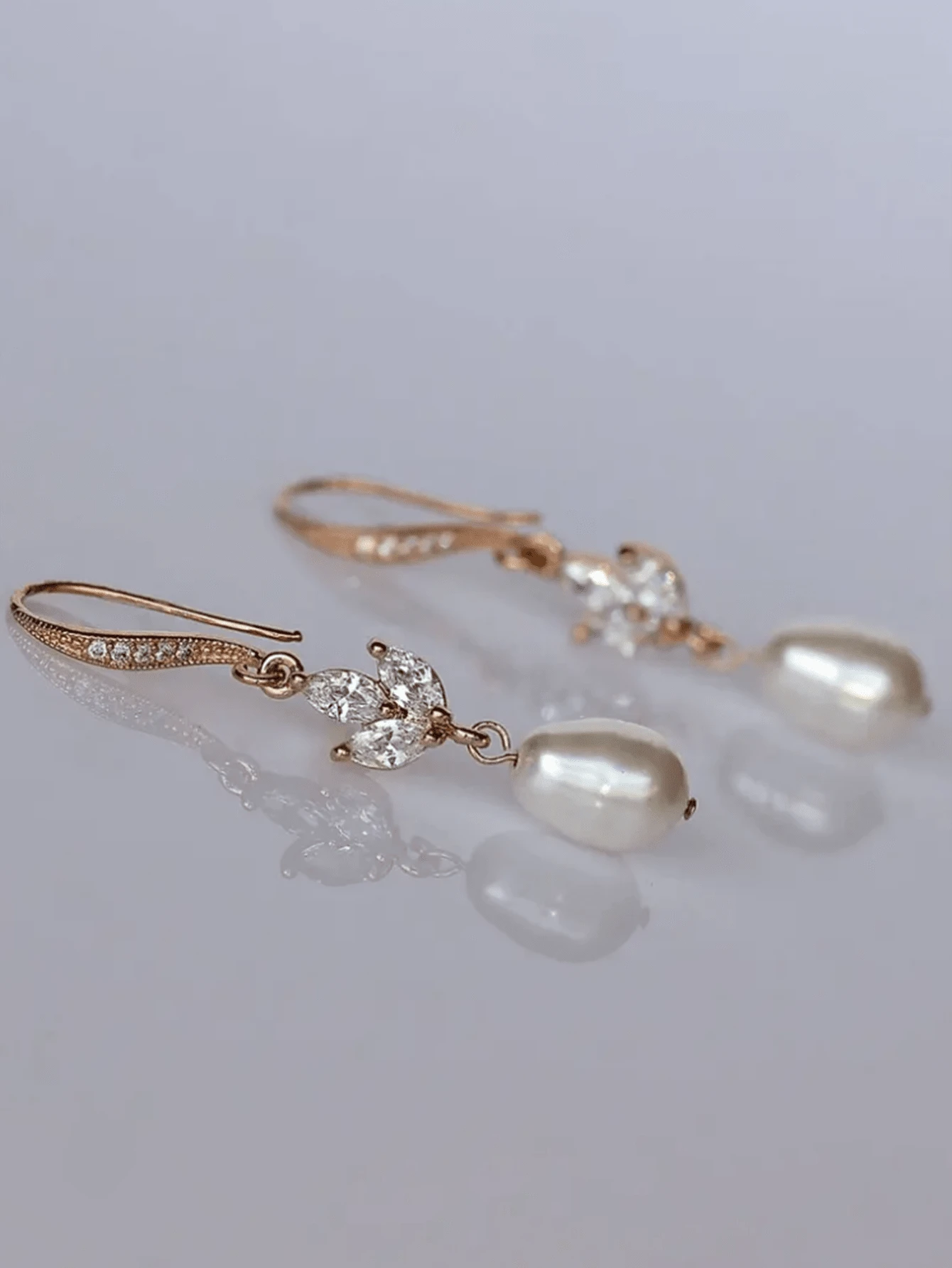 2pcs Faux Pearl Flower & Geometric Zirconia Inlaid Vintage Royal Palace Style Alloy Golden Earrings For Women, Suitable For Party, Banquet, And Everyday Wear