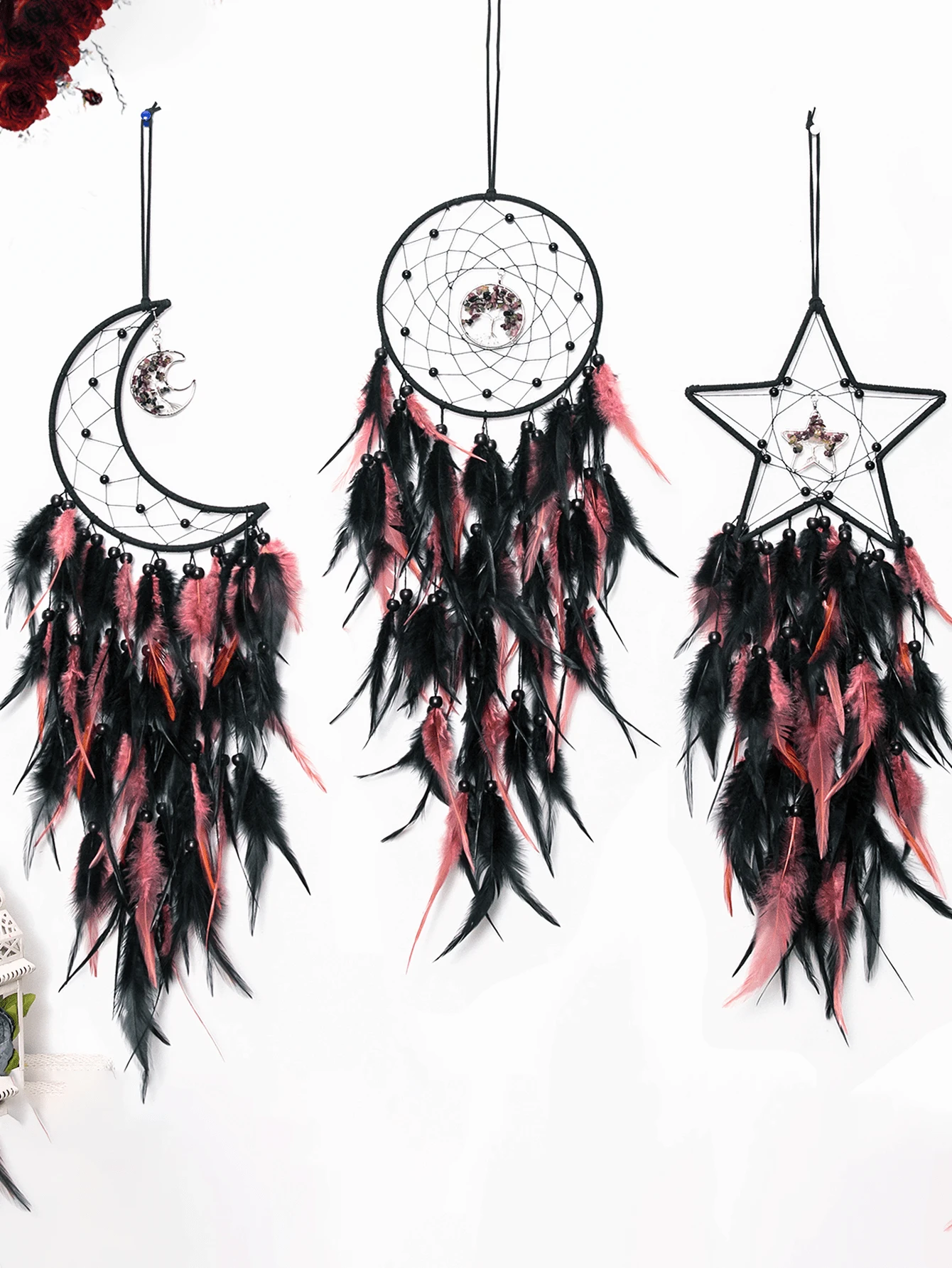 1 Stück schwarzer & rosa Kristall Lebensbaum Federtraum Catcher Wanddekoration im Gothic Stil, handgemacht mit Kristallsteinen