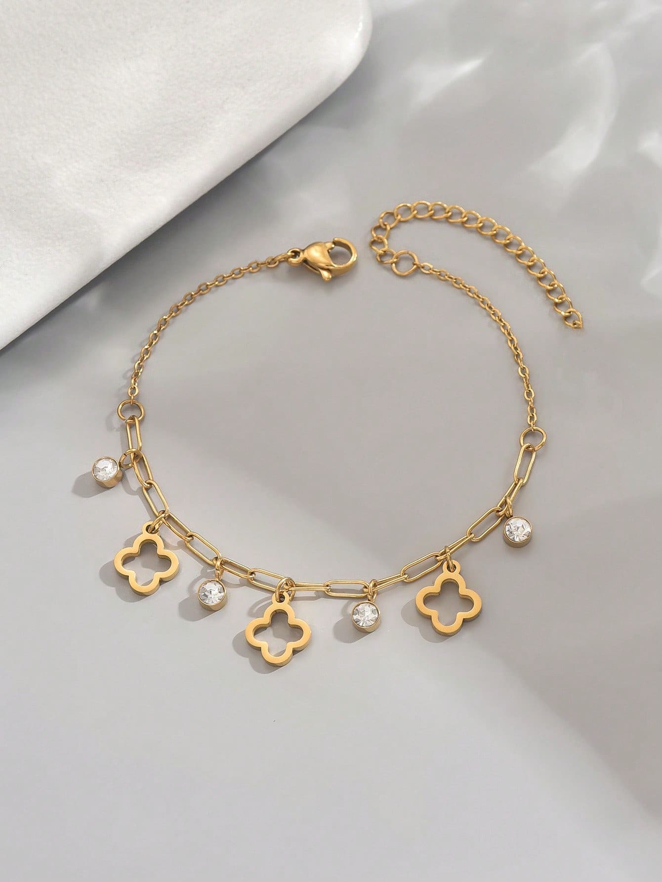 1pc Fashionable Stainless Steel Lucky Clover Pendant Bracelet , Cubic Zirconia Decor Bracelet, Suitable For Women Daily Wear, Exquisite American European Accessory