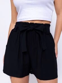 Short feminino com cinto tecido alfaitaria - Preto - Visão 4