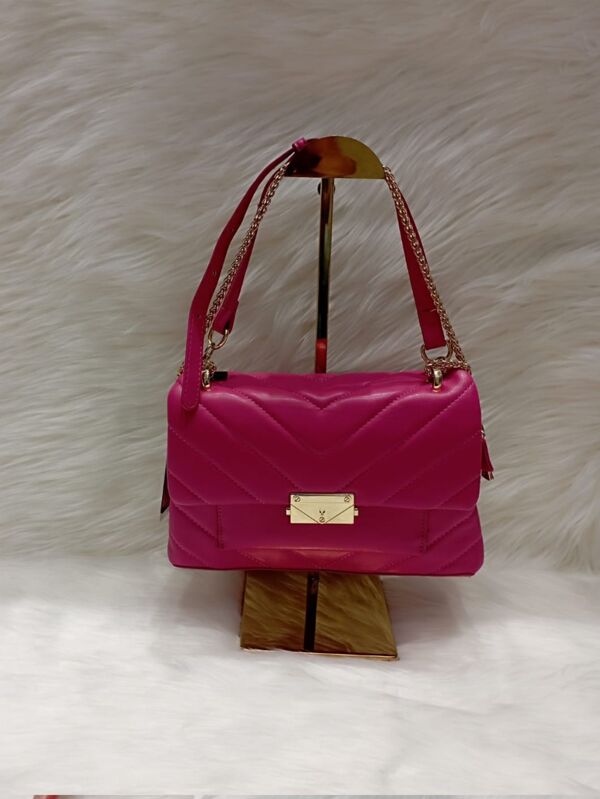 Bolsa feminina com bolso lateral porte grande com Divisória