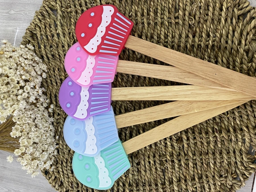 Espátula Silicone Formato de Cupcake com Cabo de Madeira - Multicolorido - Visão 1