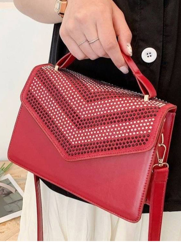 Bolsinha feminina com strass