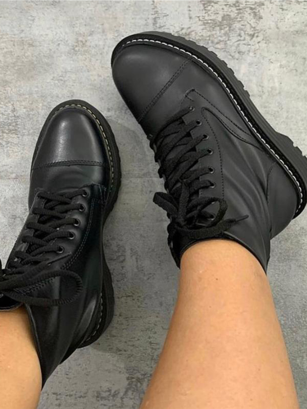 Bota Feminina Coturno Preto Blogueira Tratorada Bota feminina confortável