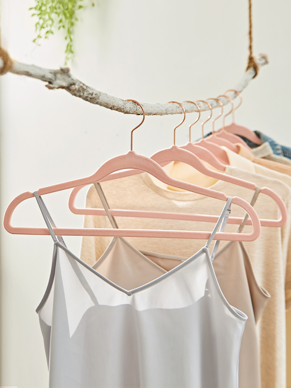SONGMICS 30 Pack Velvet Hangers, Non Slip Hangers with Rose Gold Color