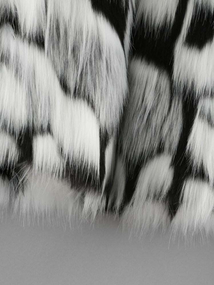 SHEIN Chaquetón de pelo en dos tonos - Blanco y Negro - Añade 3