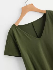 SHEIN Unity 前短後長V領T - 軍綠色 - 查看 3