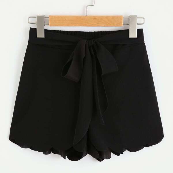 

Tie Waist Scallop Edge Shorts