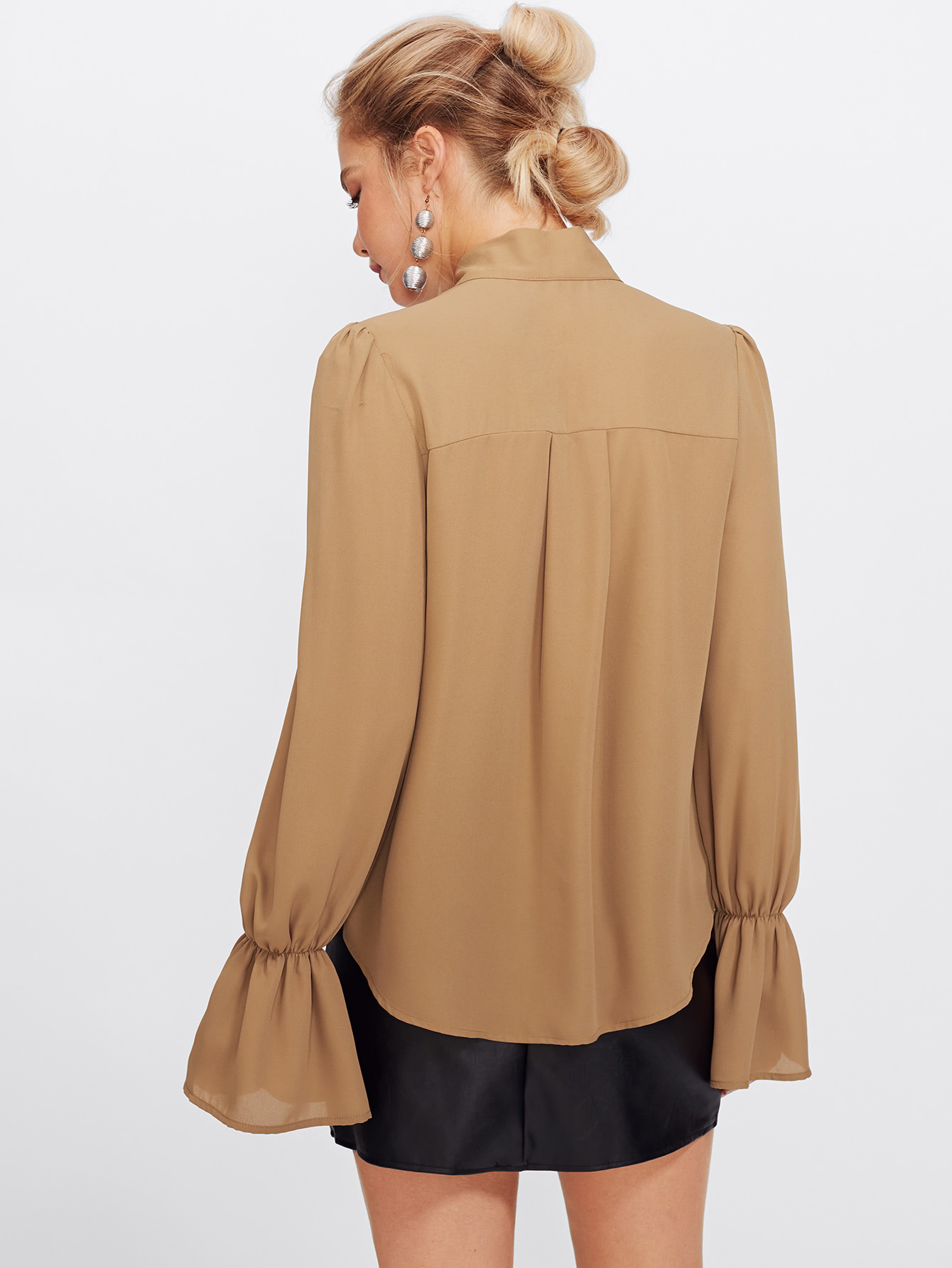 blusa con puo acampanado elástico y lazo para atar