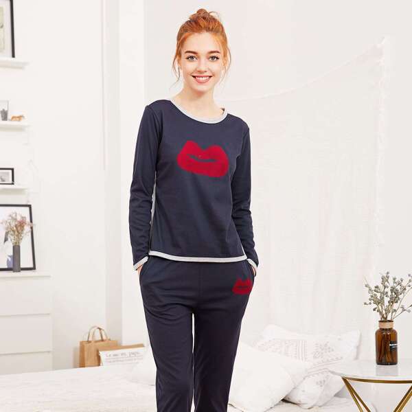 

Lip Print Tee & Pants Pajama Set