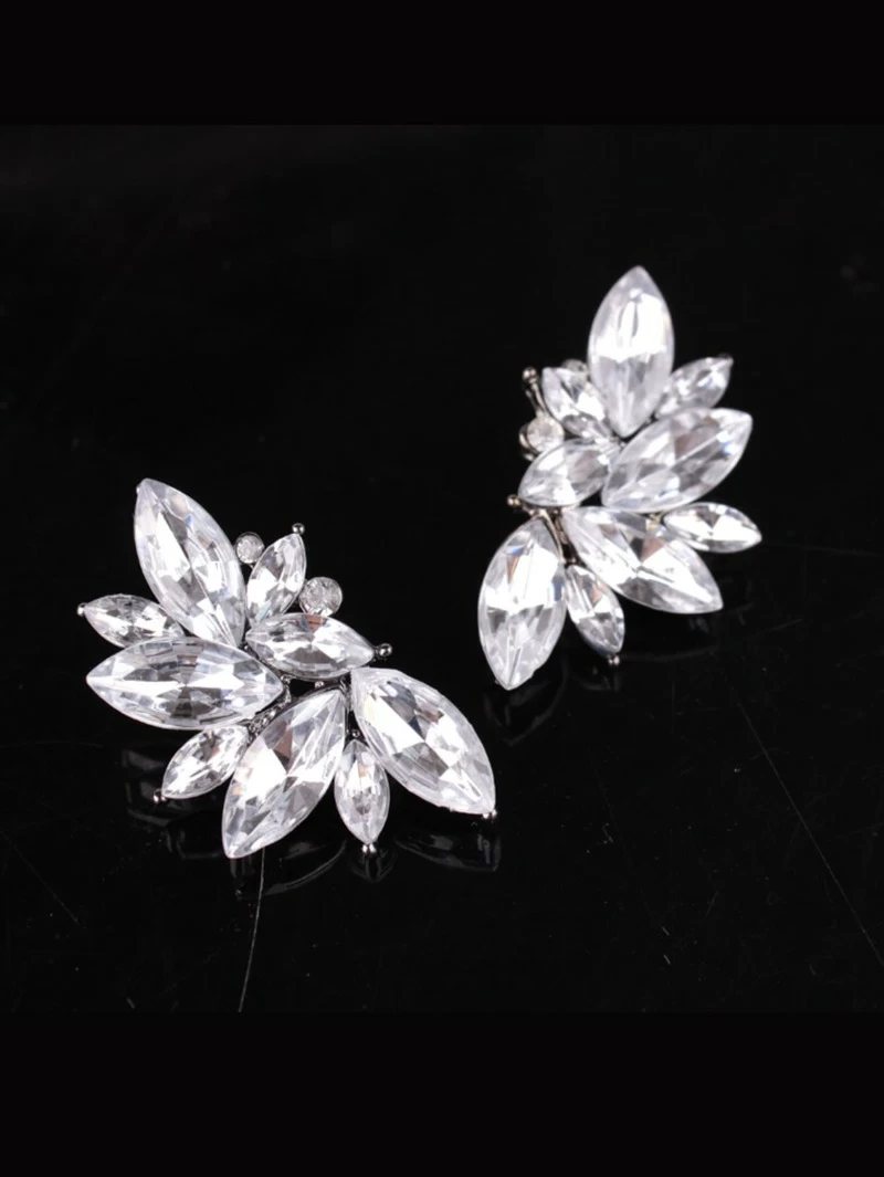 Flower Shaped Rhinestone Design Stud Earrings Flower Shaped Rhinestone Design Stud Earrings