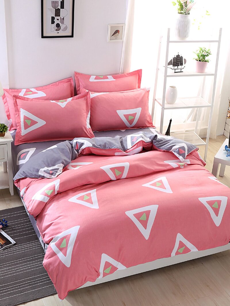 

Triangle Print Bed Cover Set, Multicolor