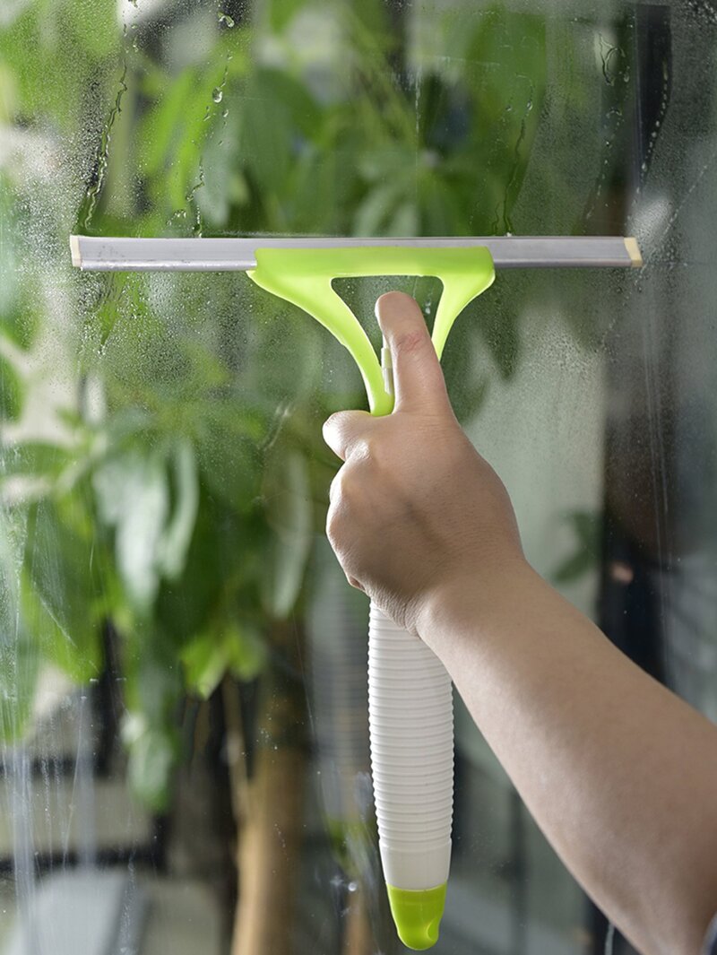 

Cleaning Brush With Spray