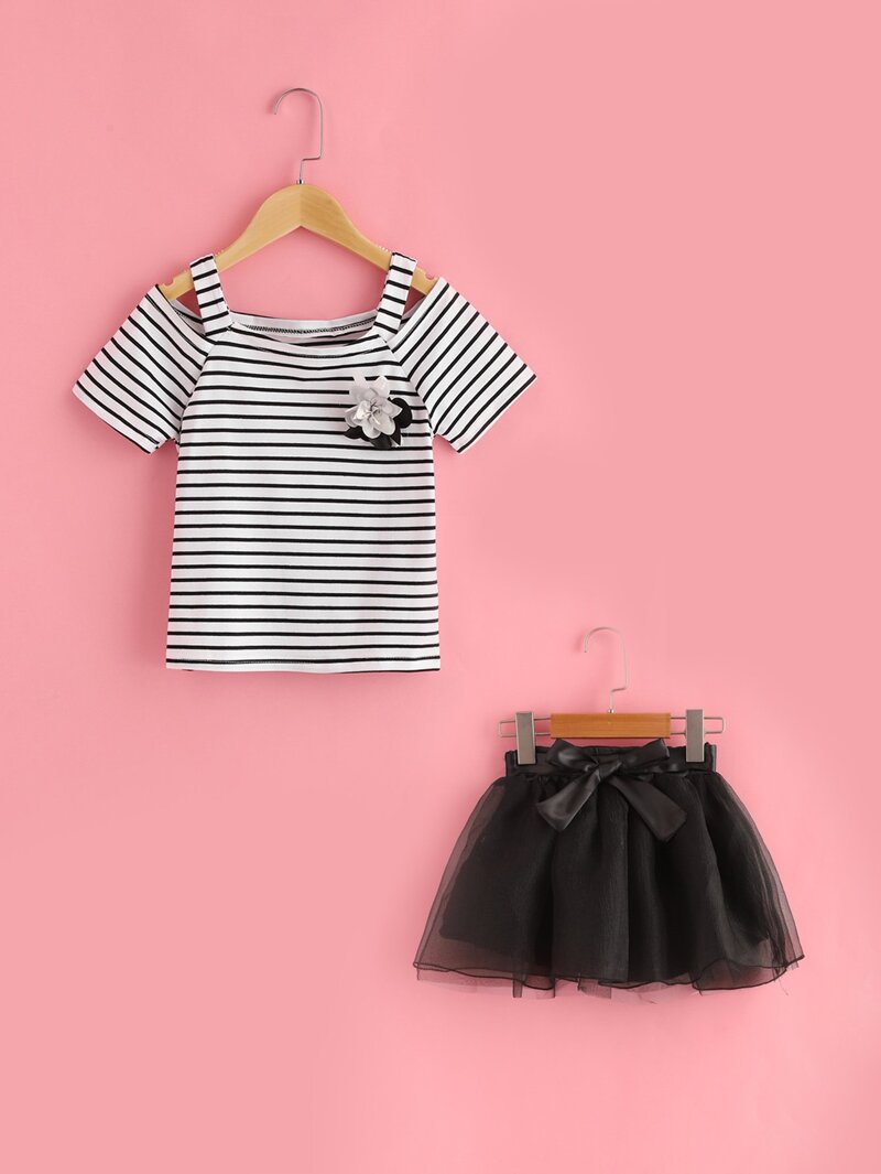 

Girls Striped Tee And Mesh Overlay Skirt Set With Brooch, Black and white