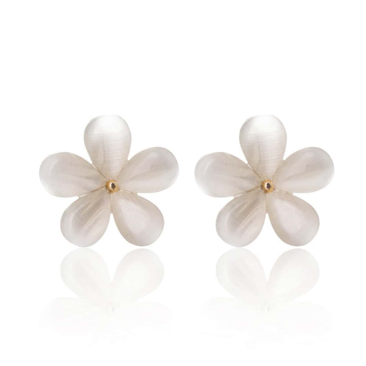 

Flower Shaped Stud Earrings 1pair, White