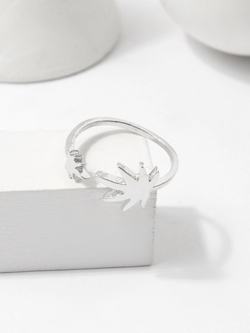 

Leaf Detail Ring, Silver
