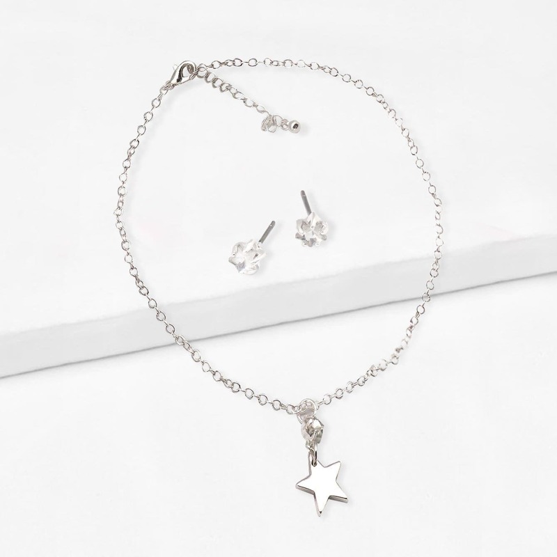 

Star Pendant Chain Choker With Stud Earrings