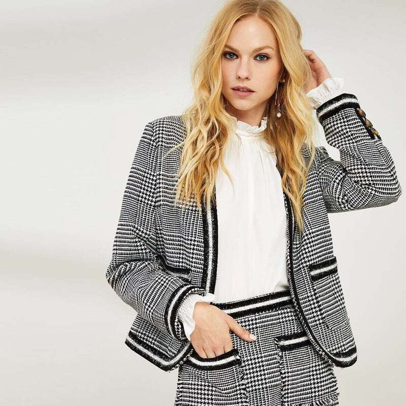 

Notch Collar Raw Edge Blazer, Black and white