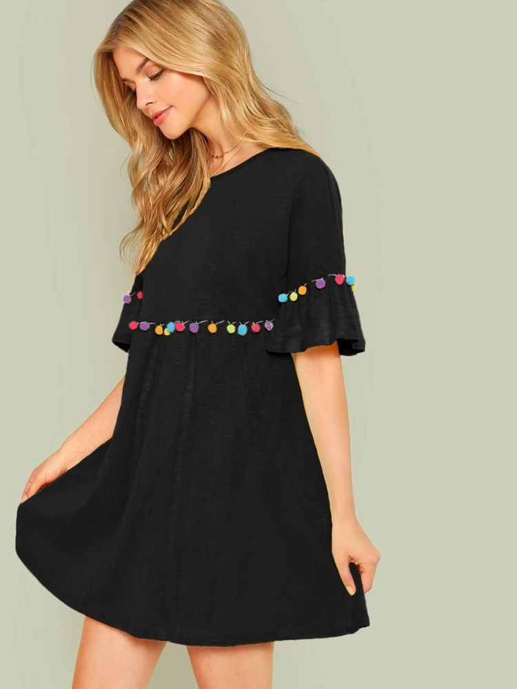 Klänning med pompom dekorationer | SHEIN SE Klänning med pompom dekorationer | SHEIN SE
