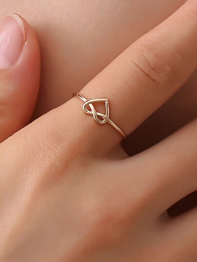 Heart Detail Twist Ring 1pc
