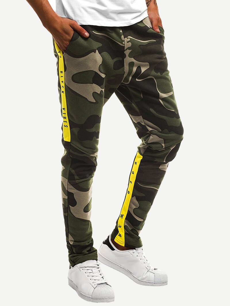 

Men Letter Print Camo Pants, Multicolor