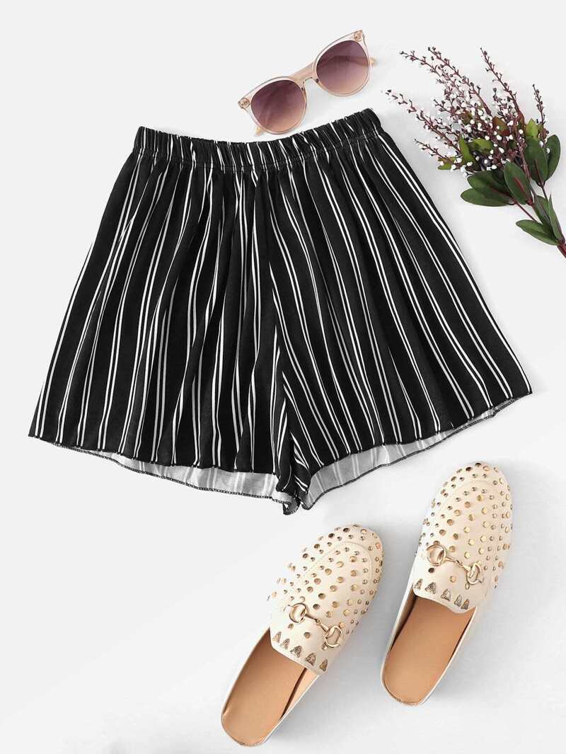 

Elastic Waist Striped Shorts, Black and white