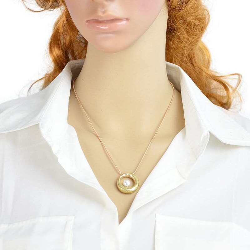 

Gold Gold Silver Chain Pearl Round Necklace