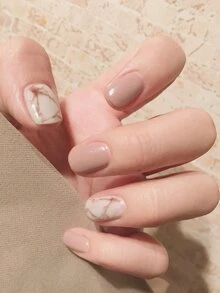 24 件短方形扎染假指甲，包含 1 件果冻凝胶和 1 个指甲锉 - 杏色 - 查看 2