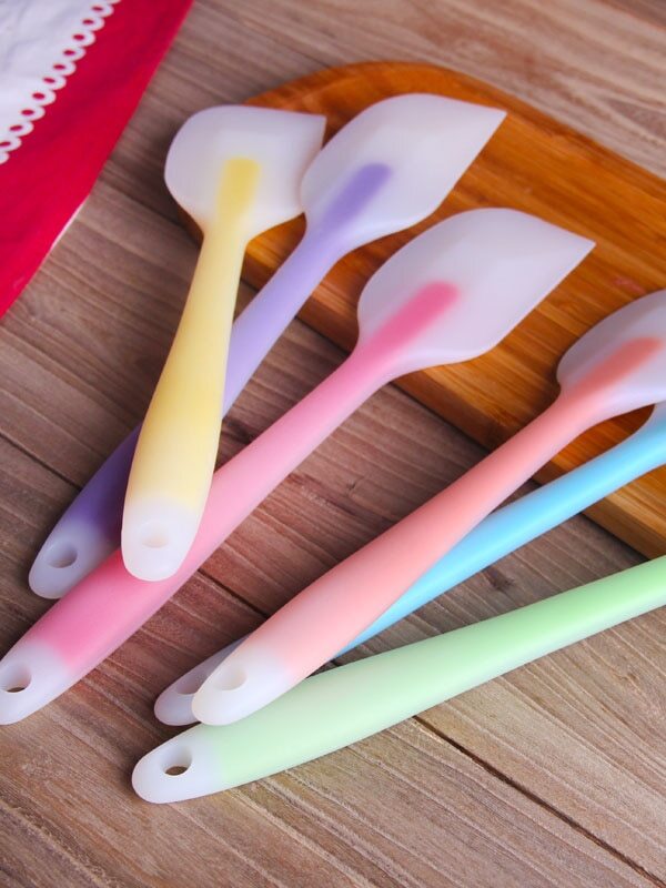 1pc Random Color Silicone Cream Baking Scraper, Non Stick Butter Spatula, Chocolate Spreader, Heat Resistant Icing & Decorating Spatulas, Kitchen Pastry Tools