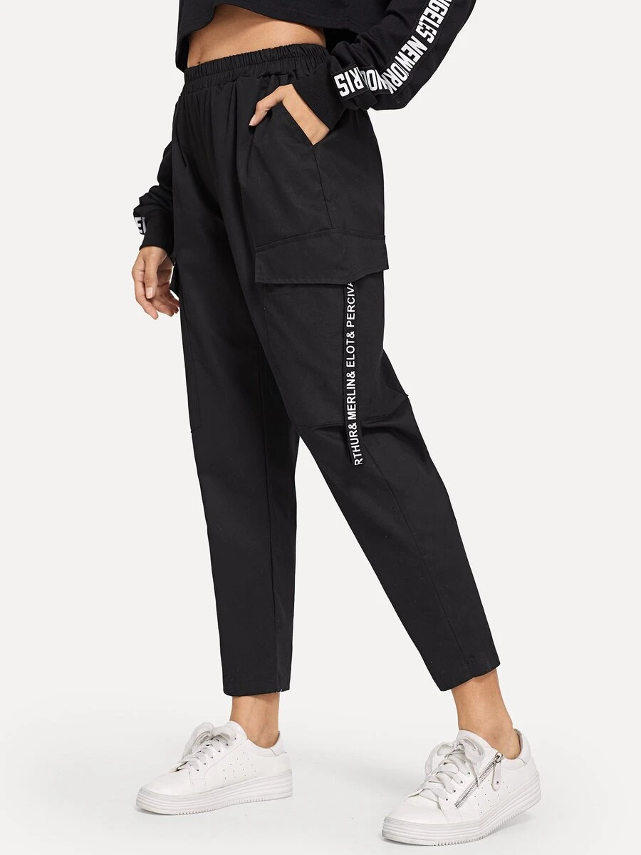 Pantalones con diseño de bolsillo con estampado de letra - Negro - Ver 1