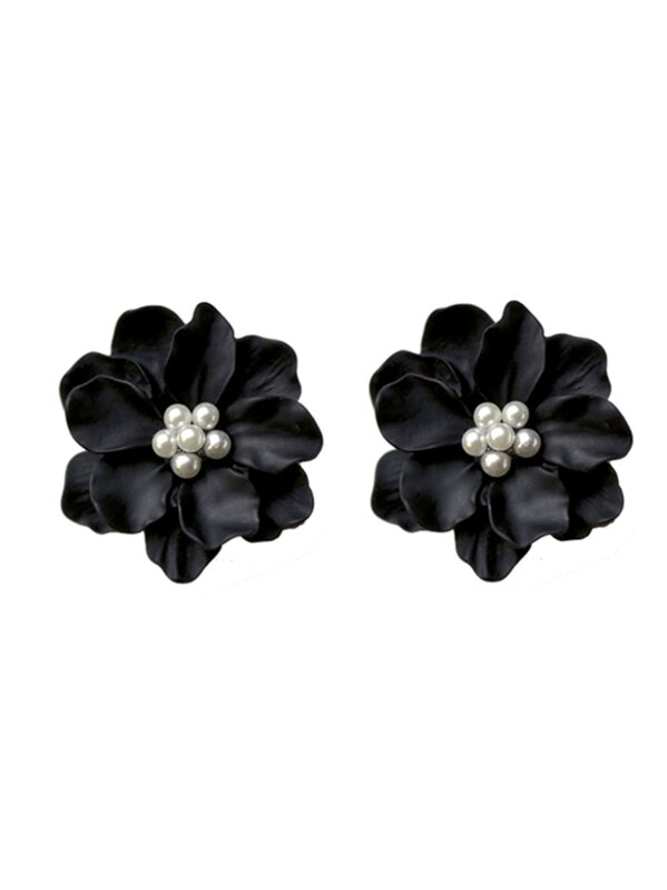 Flower shaped stud earrings Clearance