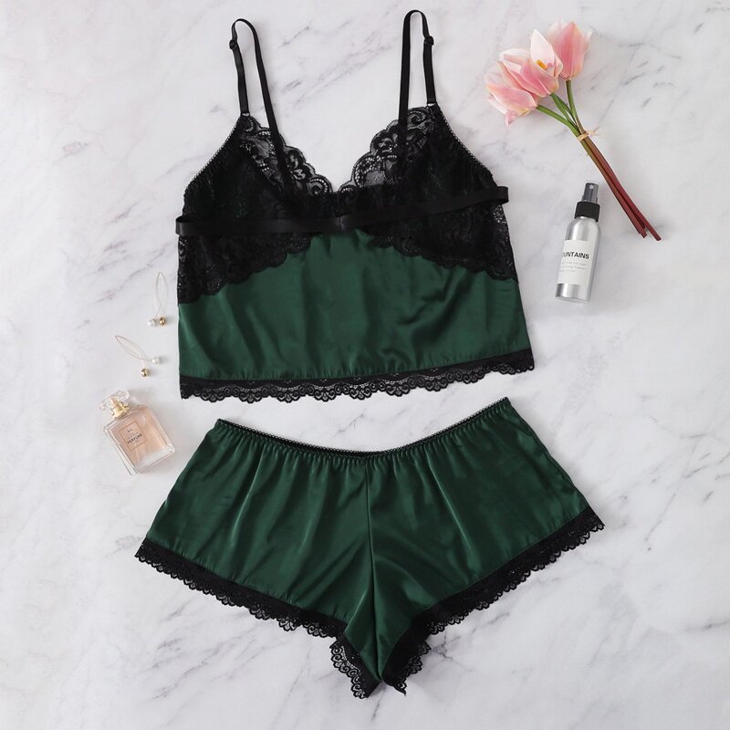 

Scalloped Trim Contrast Lace Cami Top With Shorts, Green