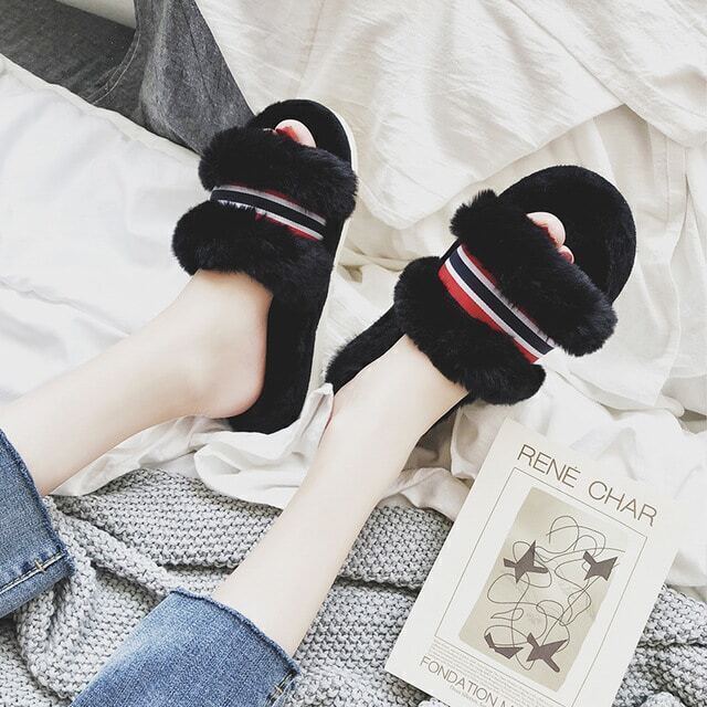 

Striped Panel Fluffy Slippers, Multicolor