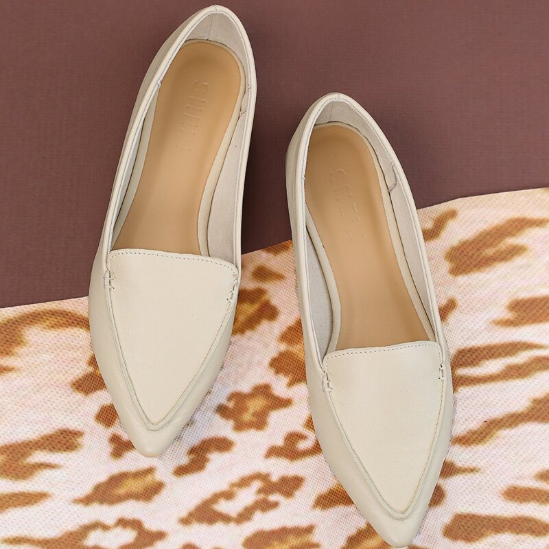 

PU Stitch Pointed Flats, White