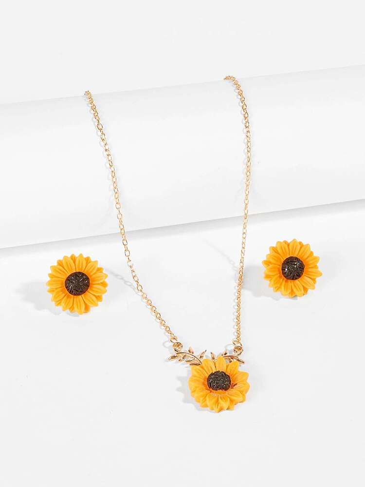 Daisy Pendant Necklace & Earrings