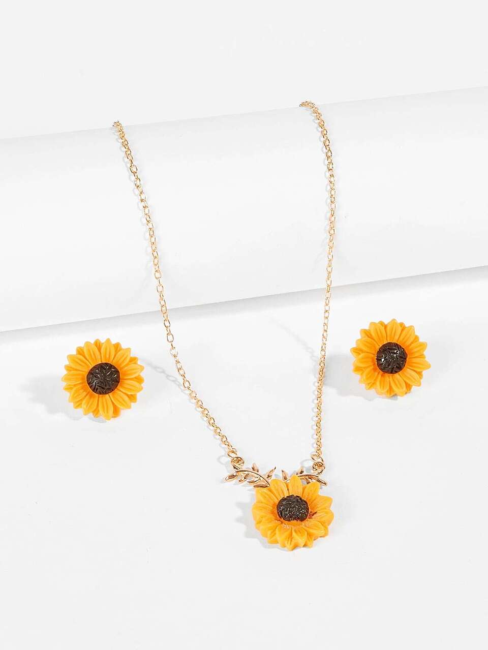 Daisy Pendant Necklace & Earrings