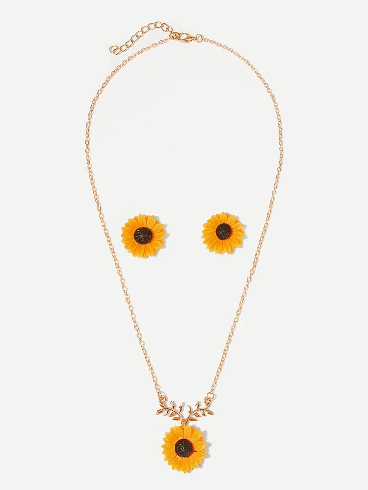 Daisy Pendant Necklace & Earrings