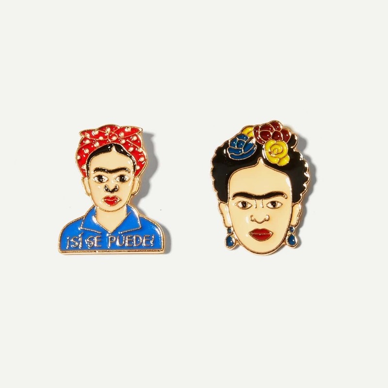 

Figure Shaped Brooch Set 2pcs, Multicolor