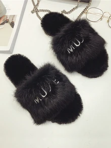 Chancletas mullidas con diseño de letra - Negro - Ver 3