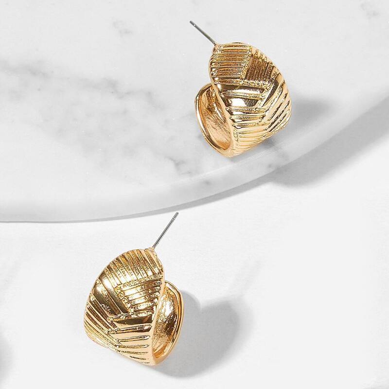 

Engraved Wide Half Hoop Earrings 1pair, Gold