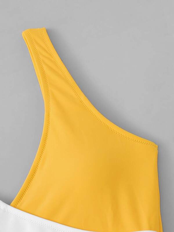 Is That The New Two Tone Belted One Piece Swimwear ?? ROMWE USA