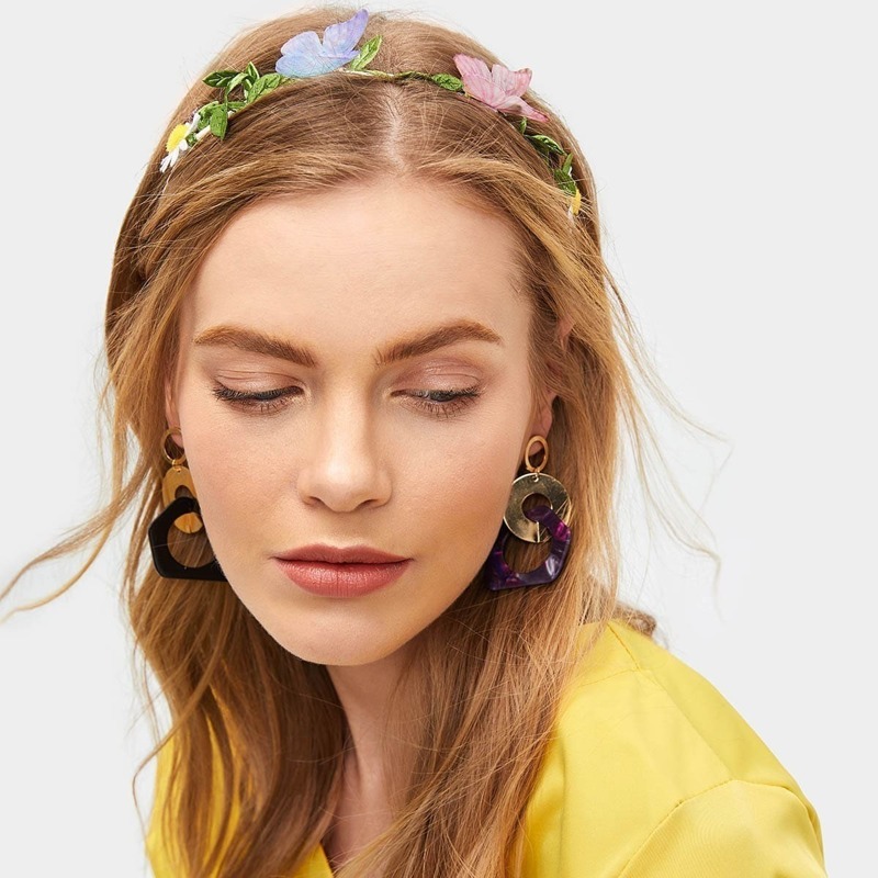 

Flower Decorated Head Garland, Multicolor