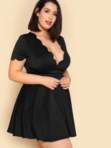 SHEIN فستان مقاس كبير بحواف صدفي وبعنق عميق
