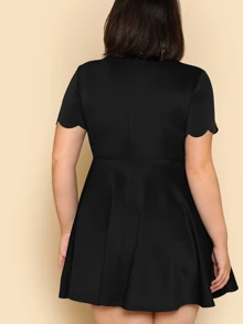 SHEIN فستان مقاس كبير بحواف صدفي وبعنق عميق