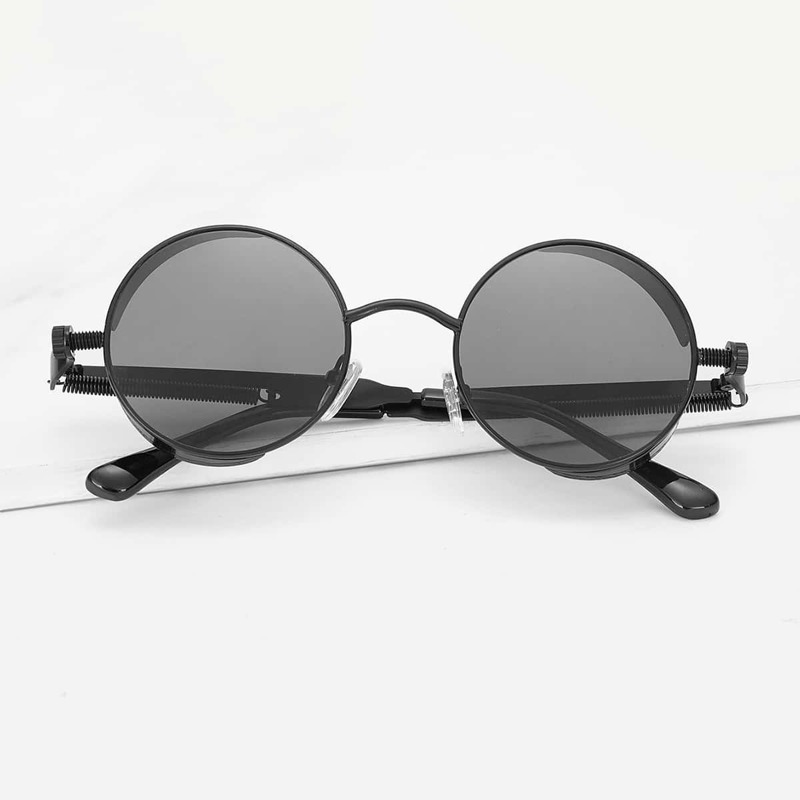 

Guys Coil Spring Detail Round Lens Sunglasses, Black