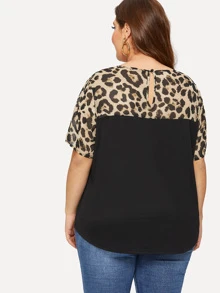 SHEIN Plus Leopard Yoke Cut-and-sew Curved Hem T-shirt - Black - View 2