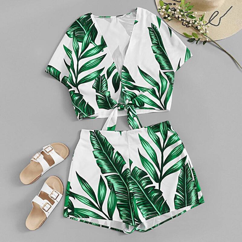

Plus Knot Hem Leaf Print Top With Shorts, Multicolor