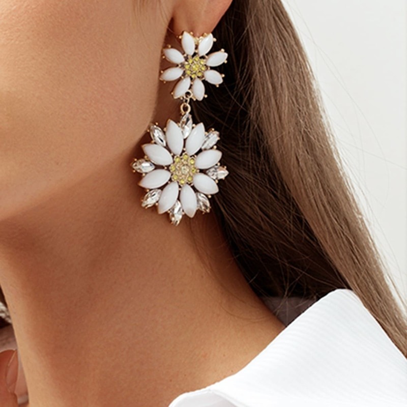 

Rhinestone Detail Flower Shaped Drop Earrings 1pair, White